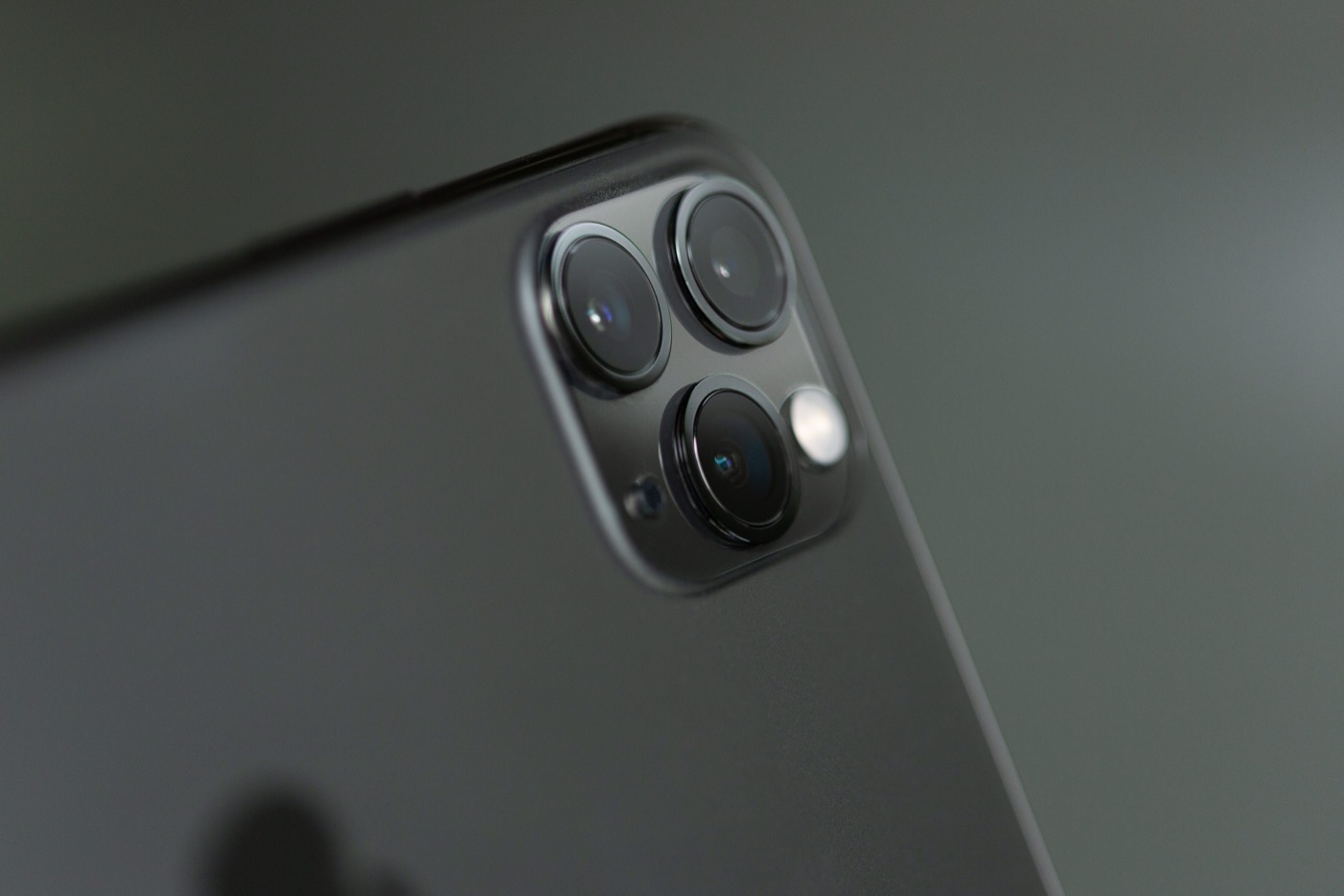 Close-up of a smartphone camera for visual reasoning analysis